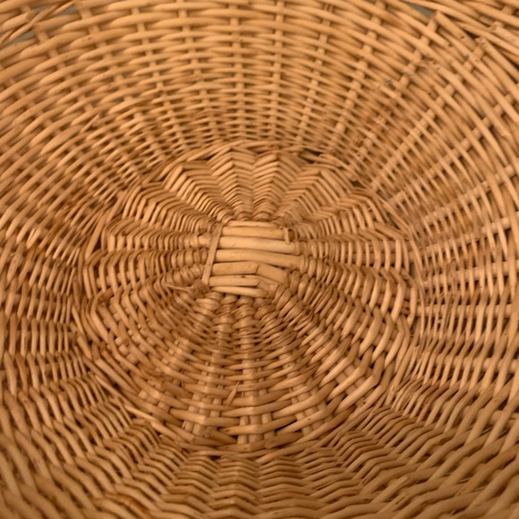 Pottery barn inspired Vintage Wicker Basket 🧺 - Picture 8 of 8